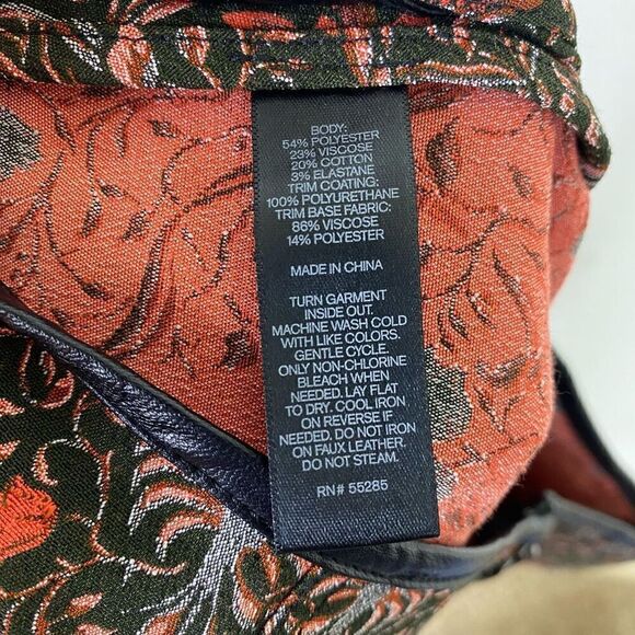 Express Black & Red Floral Tapestry Notched Leather Trim Mini Skirt Size 12 - Picture 5 of 5